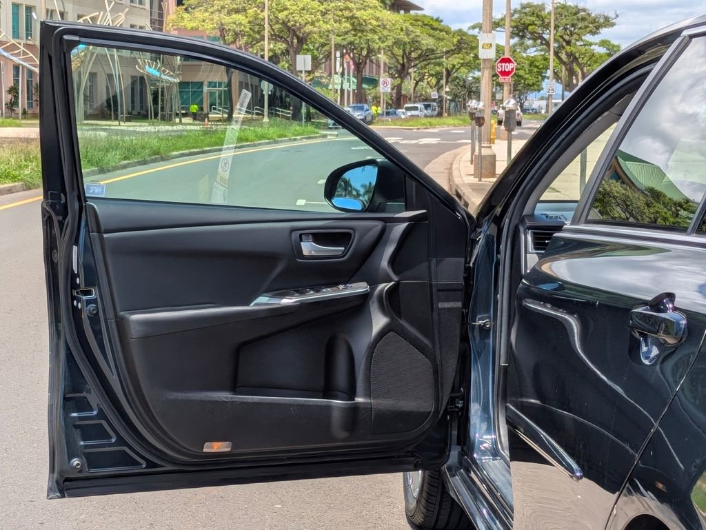 Used 2017 Toyota Camry SE image 9