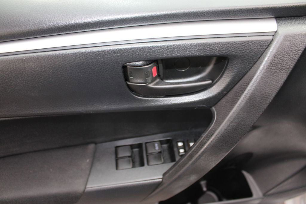 Used 2015 Toyota Corolla L FWD image 23