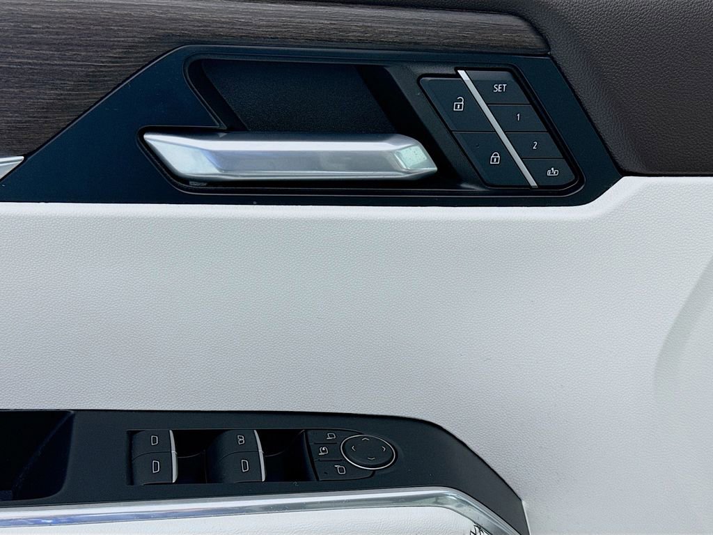 Used 2024 GMC Acadia Denali image 18