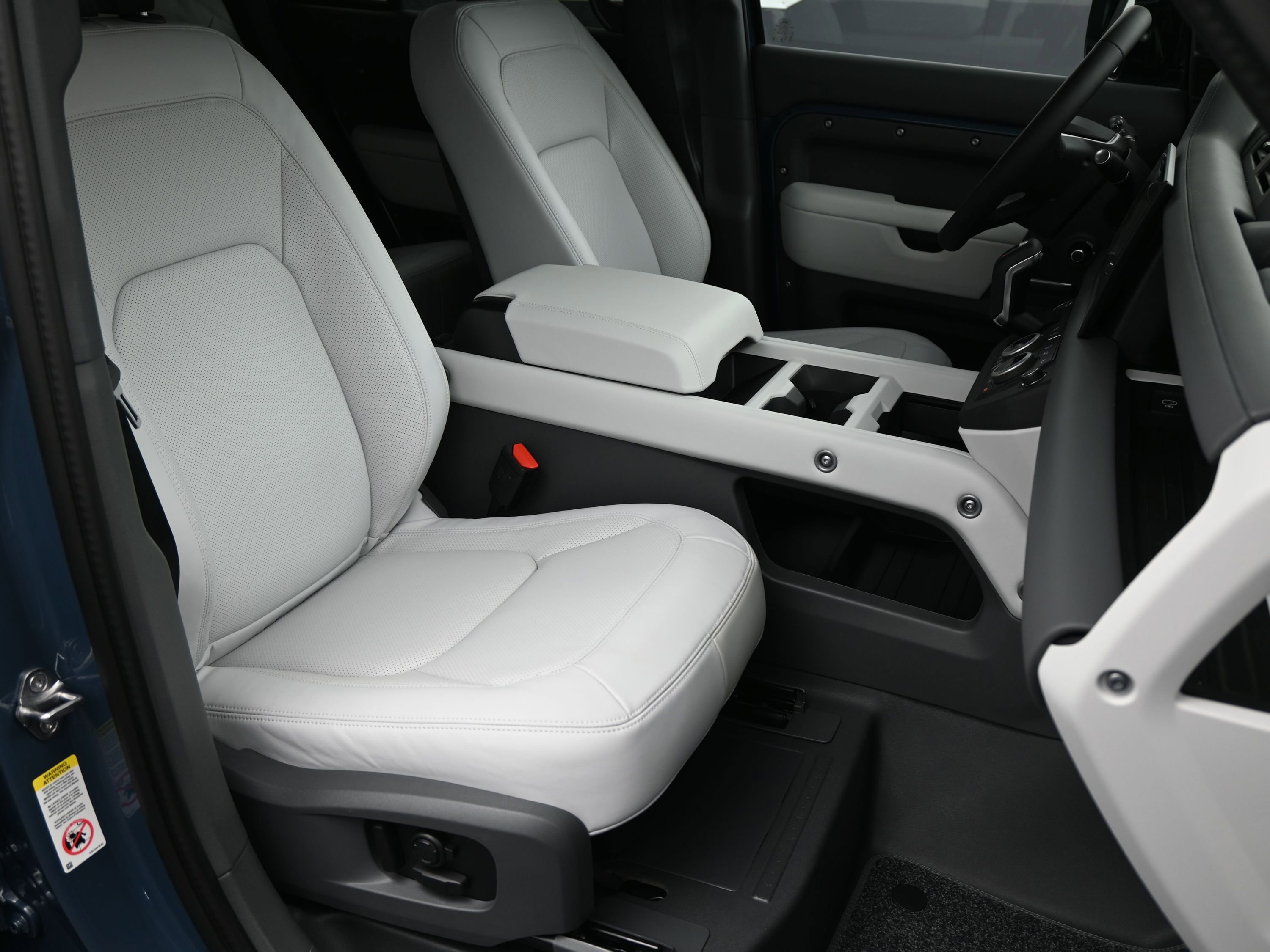 Used 2025 Land Rover Defender 110 S image 9