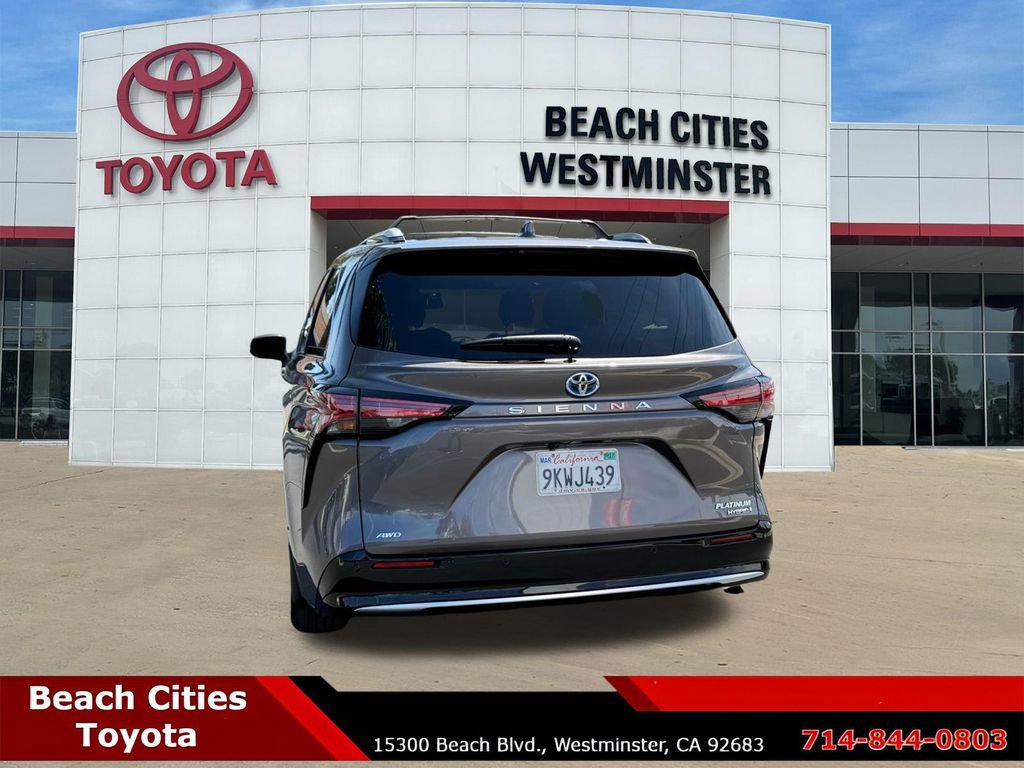 Certified 2024 Toyota Sienna Platinum image 9