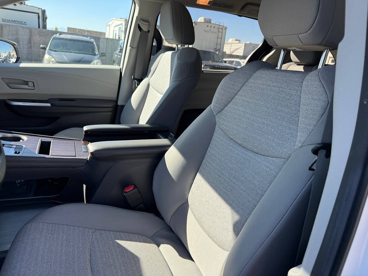 Used 2024 Toyota Sienna LE AWD/4WD image 17