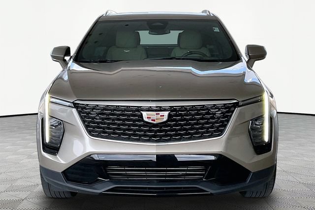 Used 2024 Cadillac XT4 Premium Luxury FWD image 2