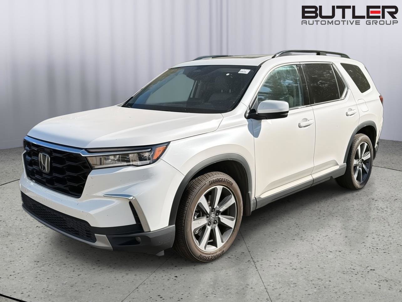 Used 2025 Honda Pilot Touring image 2