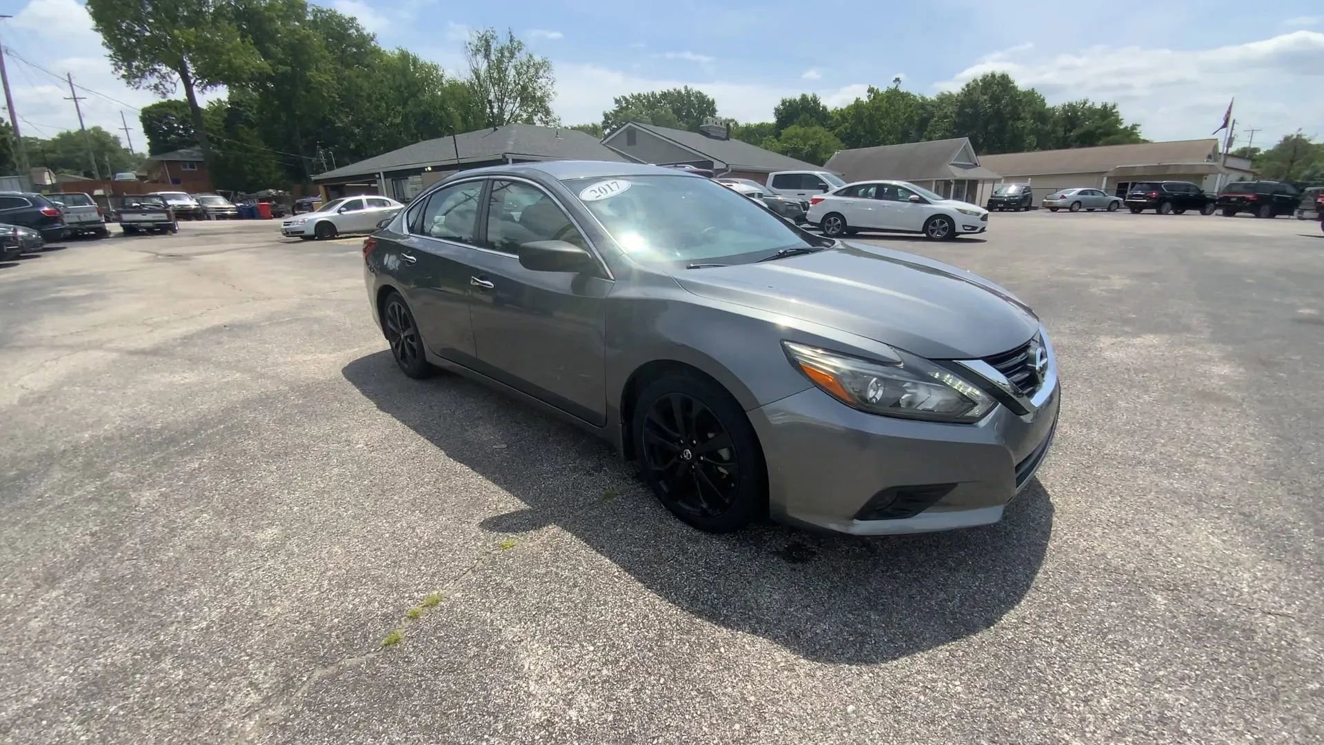 Used 2017 Nissan Altima 2.5 SR w/ Midnight Edition Package FWD image 2