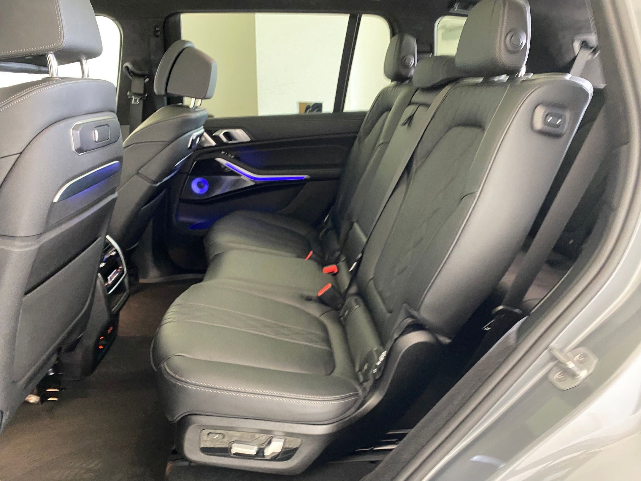 Used 2025 BMW X7 M60i w/ Executive Package image 14