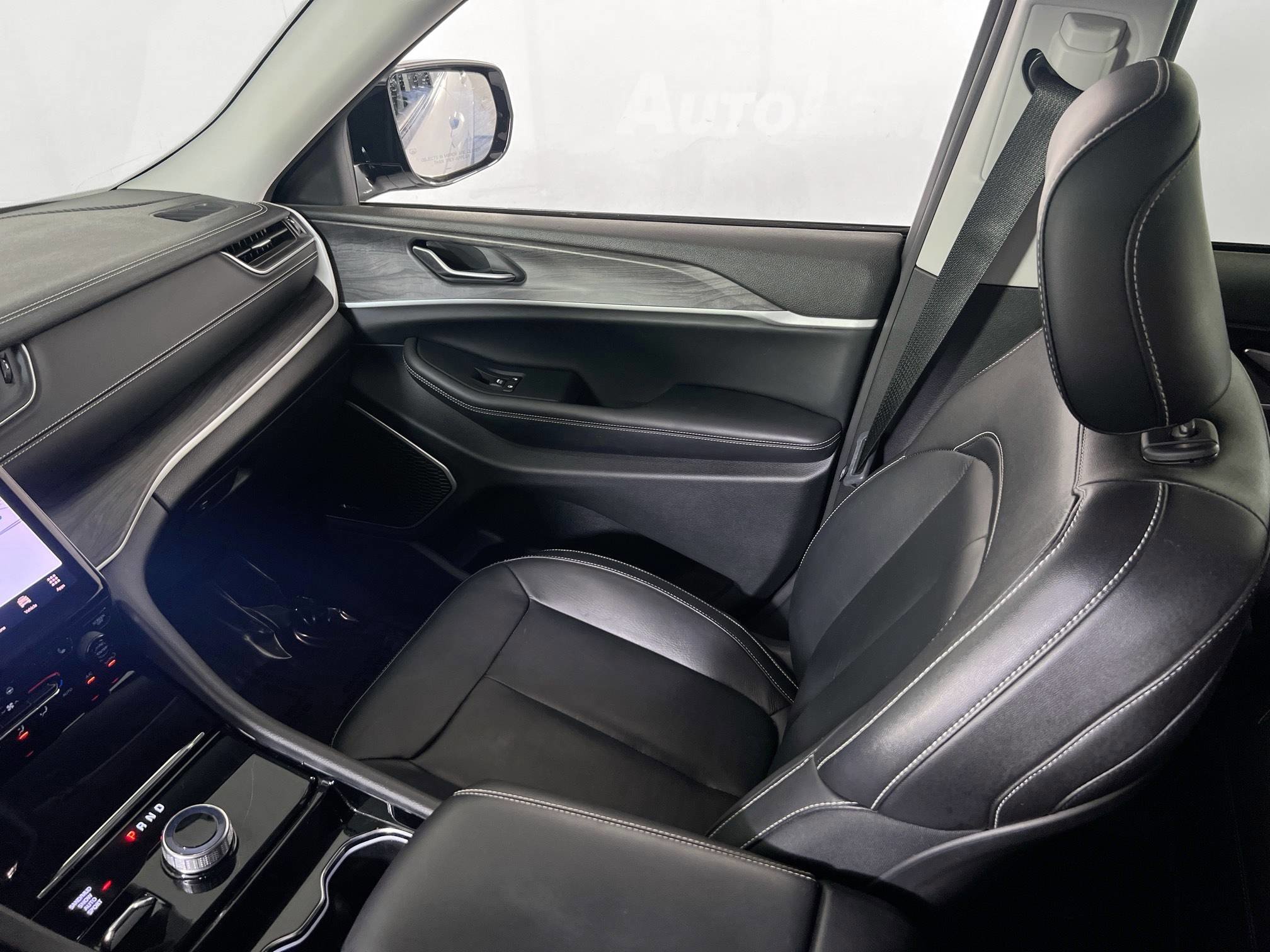 Used 2022 Jeep Grand Cherokee Limited image 24