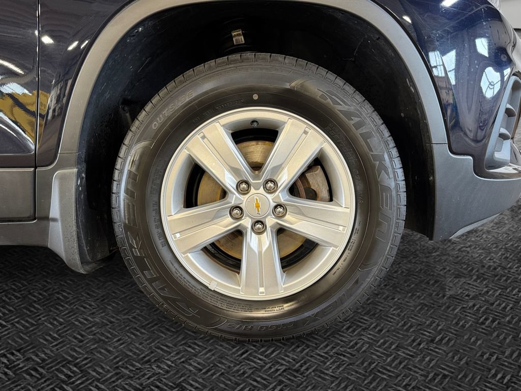 Used 2021 Chevrolet Trax LS w/ Tint and Cruise Package AWD/4WD image 11