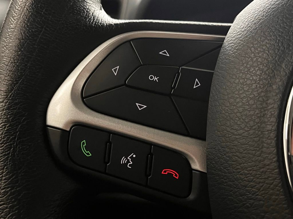 Used 2023 Jeep Renegade Limited image 20