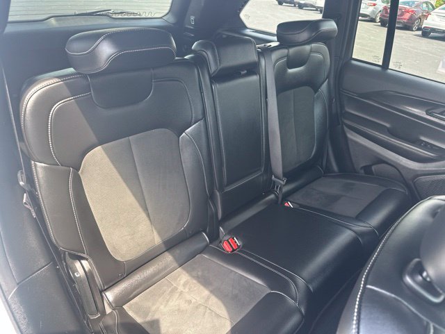 Used 2025 Jeep Grand Cherokee Altitude AWD/4WD image 21