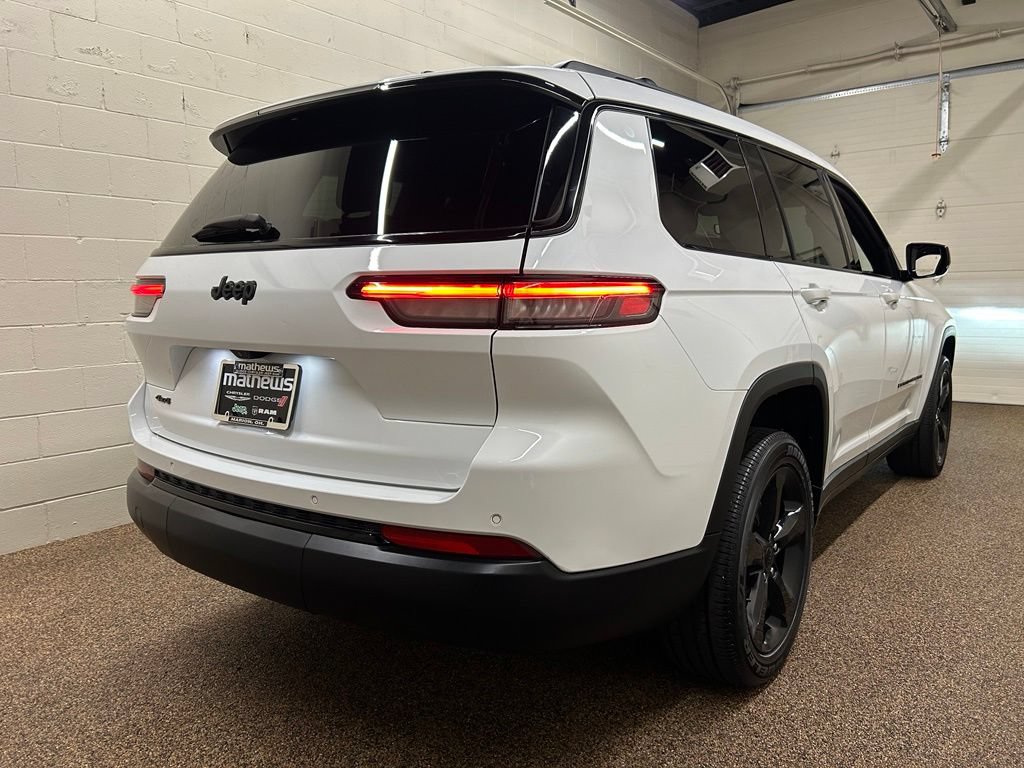Used 2023 Jeep Grand Cherokee L Laredo AWD/4WD image 2