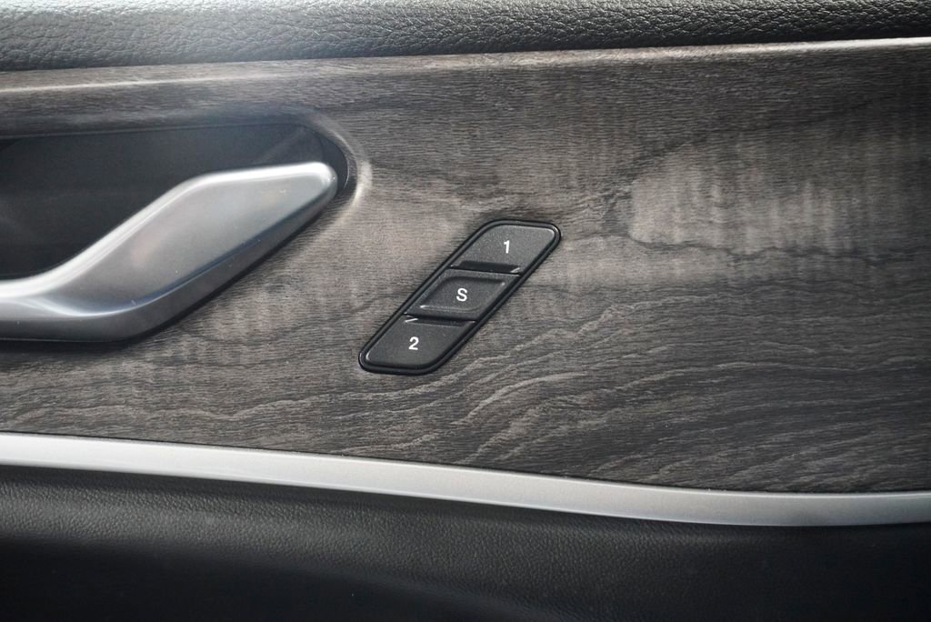 Used 2023 Jeep Grand Cherokee Limited w/ Luxury Tech Group II image 31