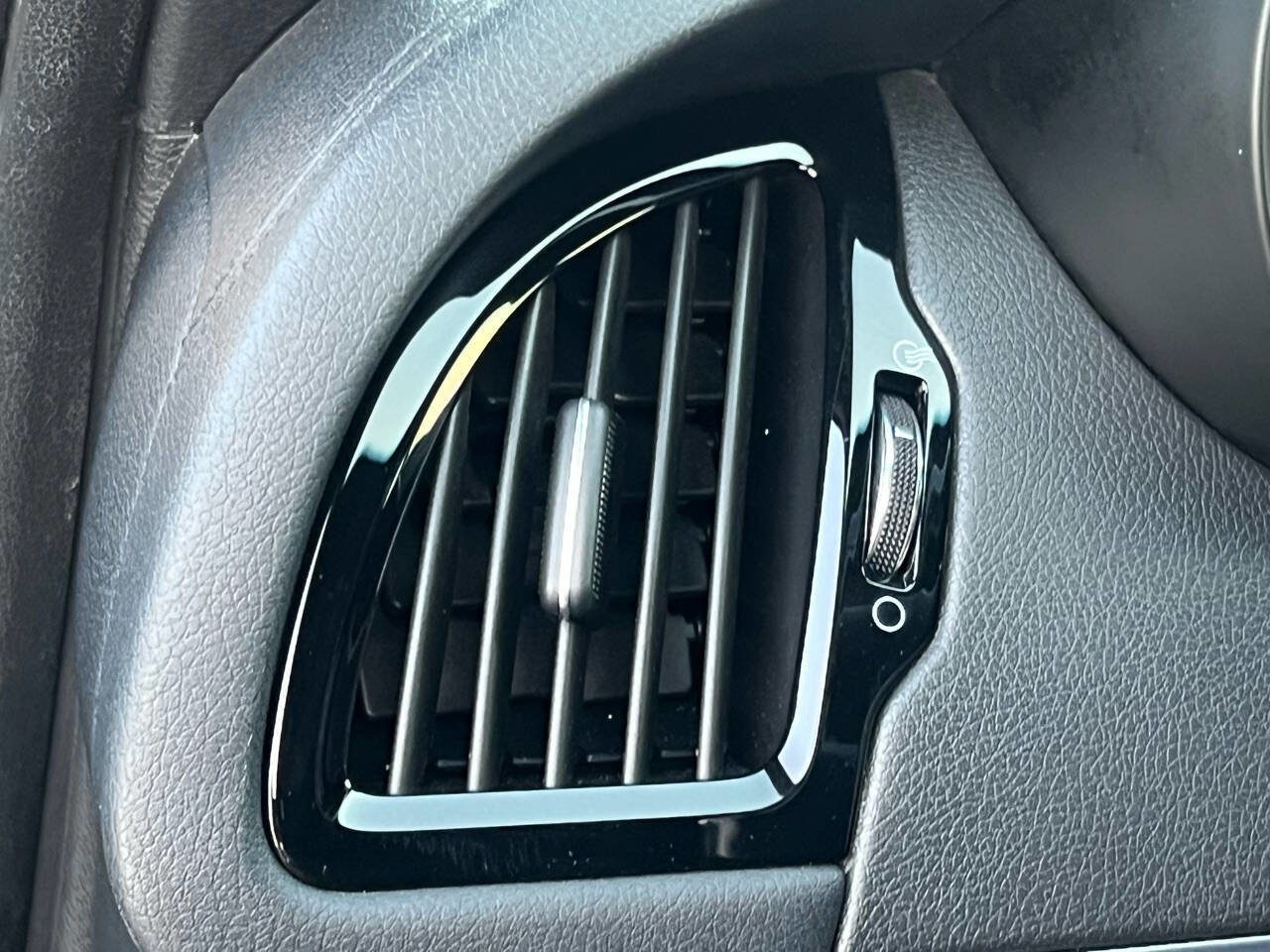 Used 2020 Kia Stinger GT-Line image 34