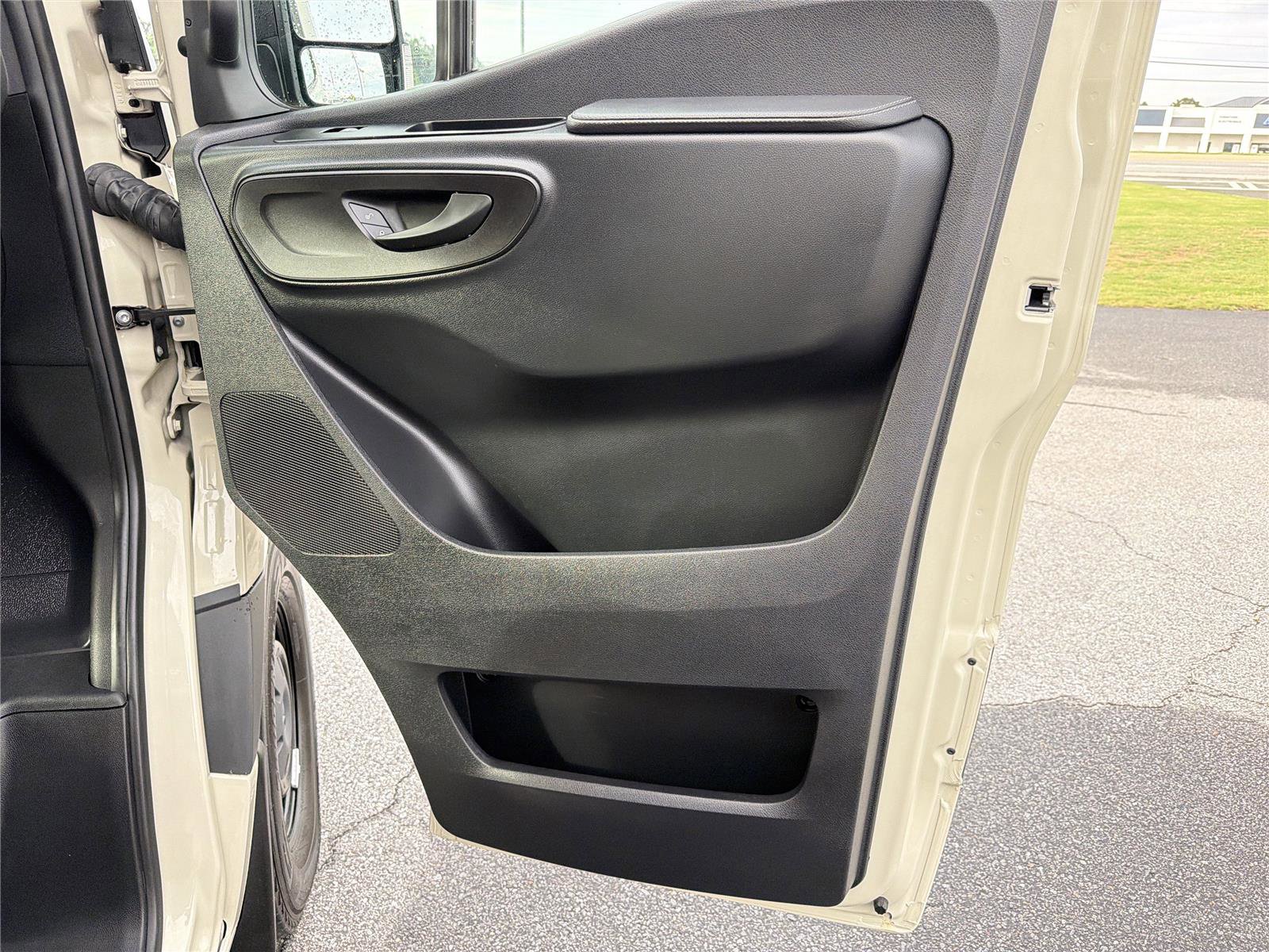 Used 2024 Mercedes-Benz Sprinter 2500 image 13