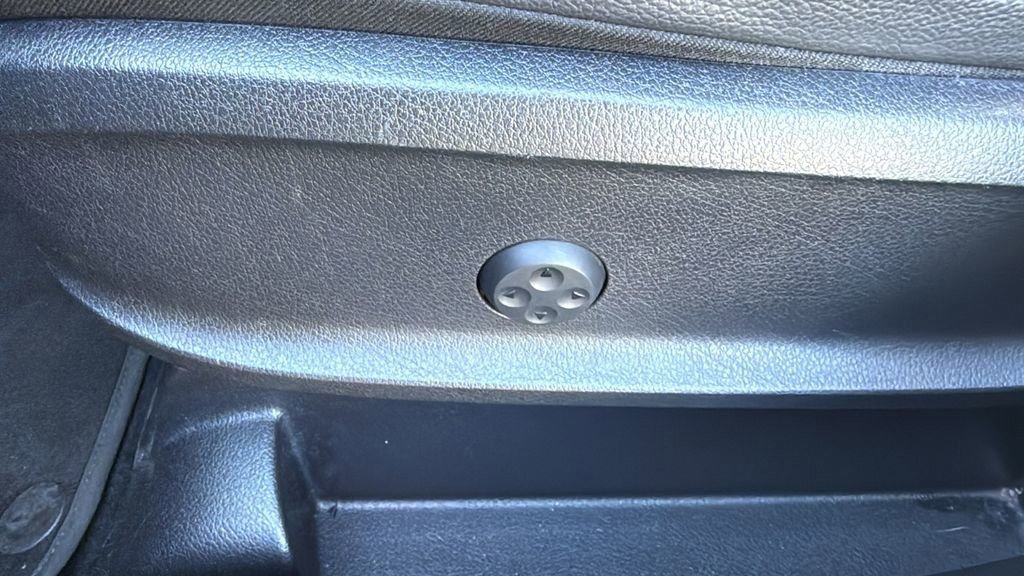 Used 2021 Mercedes-Benz GLB 250 image 28