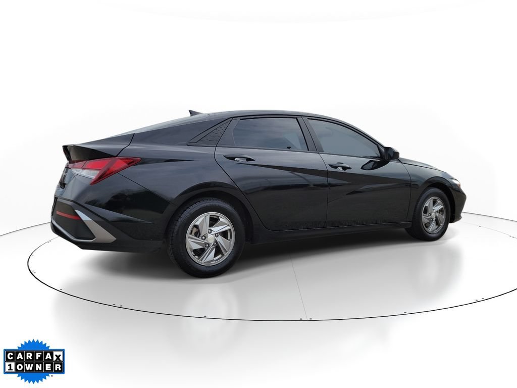 Used 2024 Hyundai Elantra SE FWD image 4