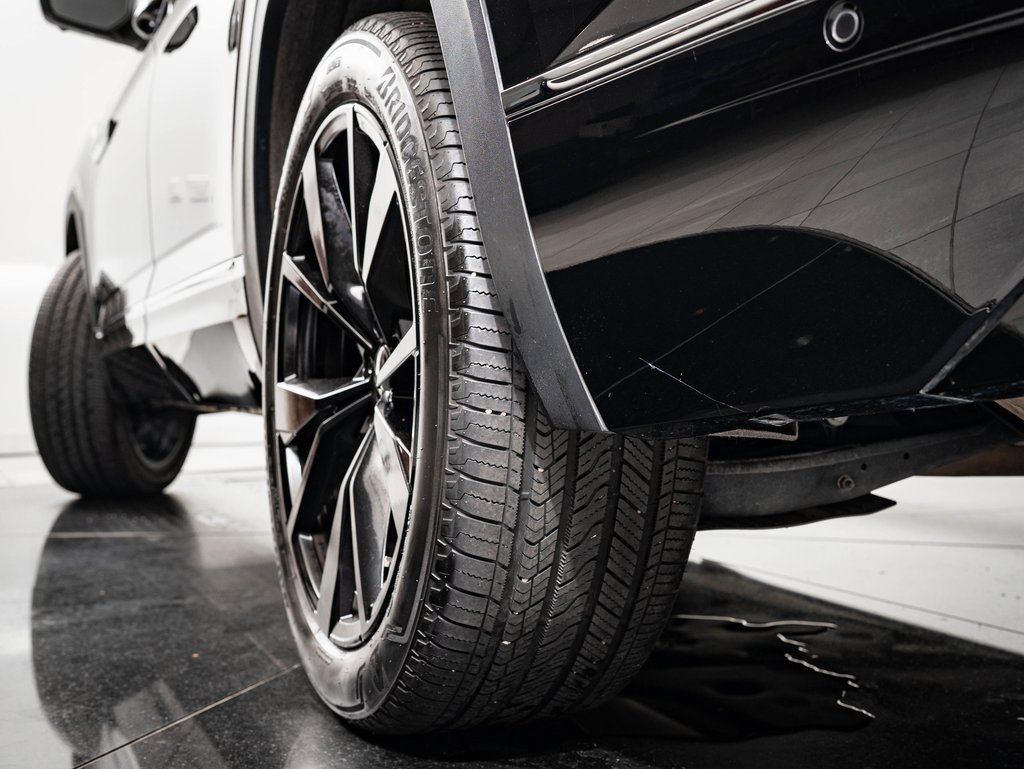 Used 2024 Volkswagen Atlas SEL Premium R-Line image 42