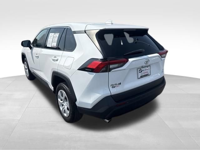 Used 2024 Toyota RAV4 LE AWD/4WD image 3