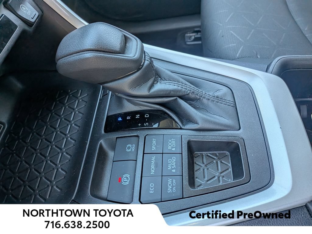 Used 2025 Toyota RAV4 XLE AWD/4WD image 18