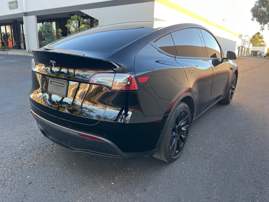 Used 2022 Tesla Model Y Long Range image 3