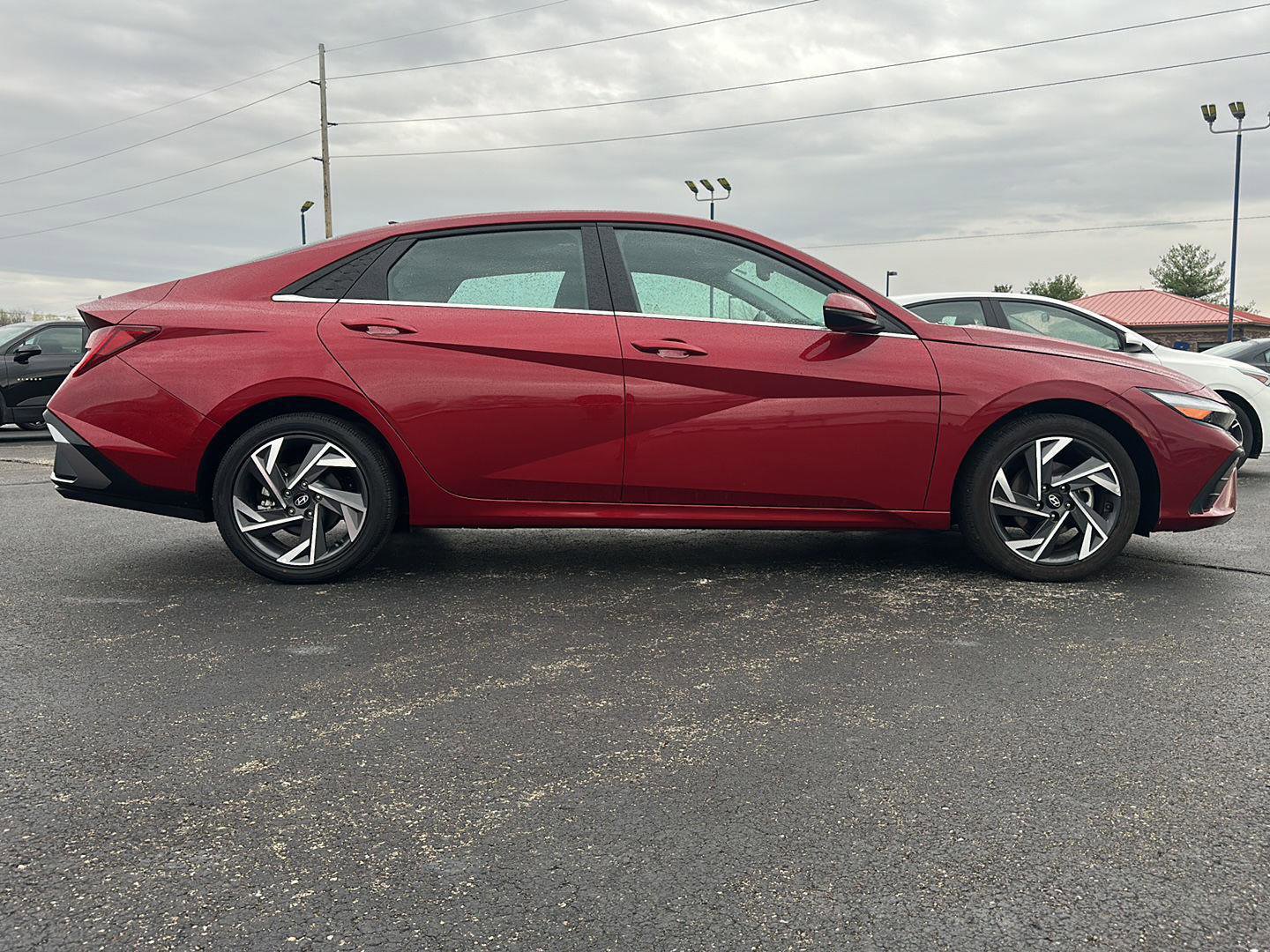 Used 2025 Hyundai Elantra Limited image 4