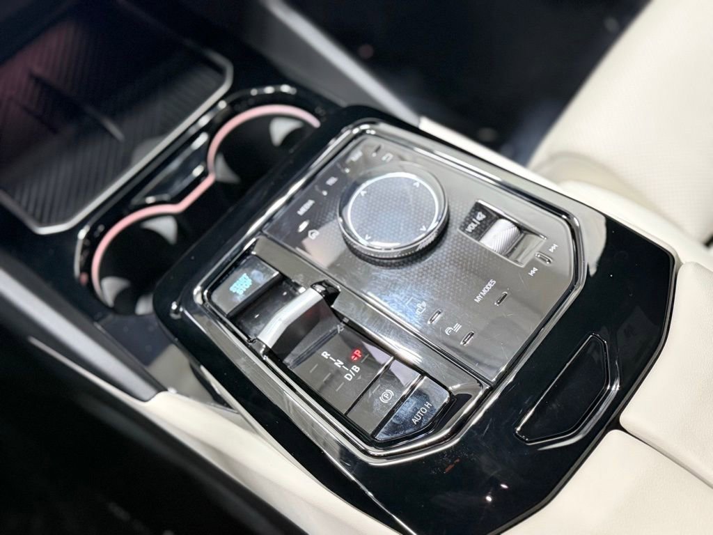 Used 2025 BMW i5 xDrive40 w/ M Sport Package image 29