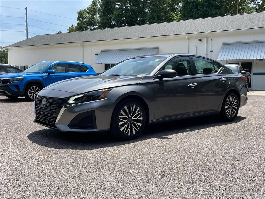 Used 2025 Nissan Altima 2.5 SV FWD image 26