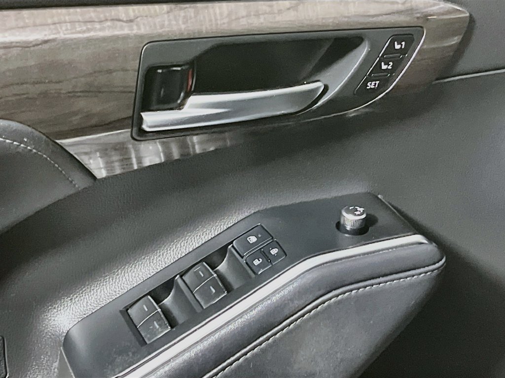 Used 2021 Toyota Highlander Limited FWD image 14