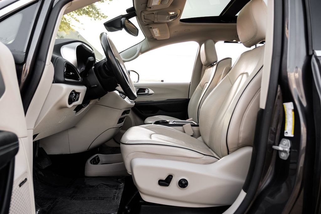 Used 2019 Chrysler Pacifica Limited w/ Advanced Safetytec Group image 4