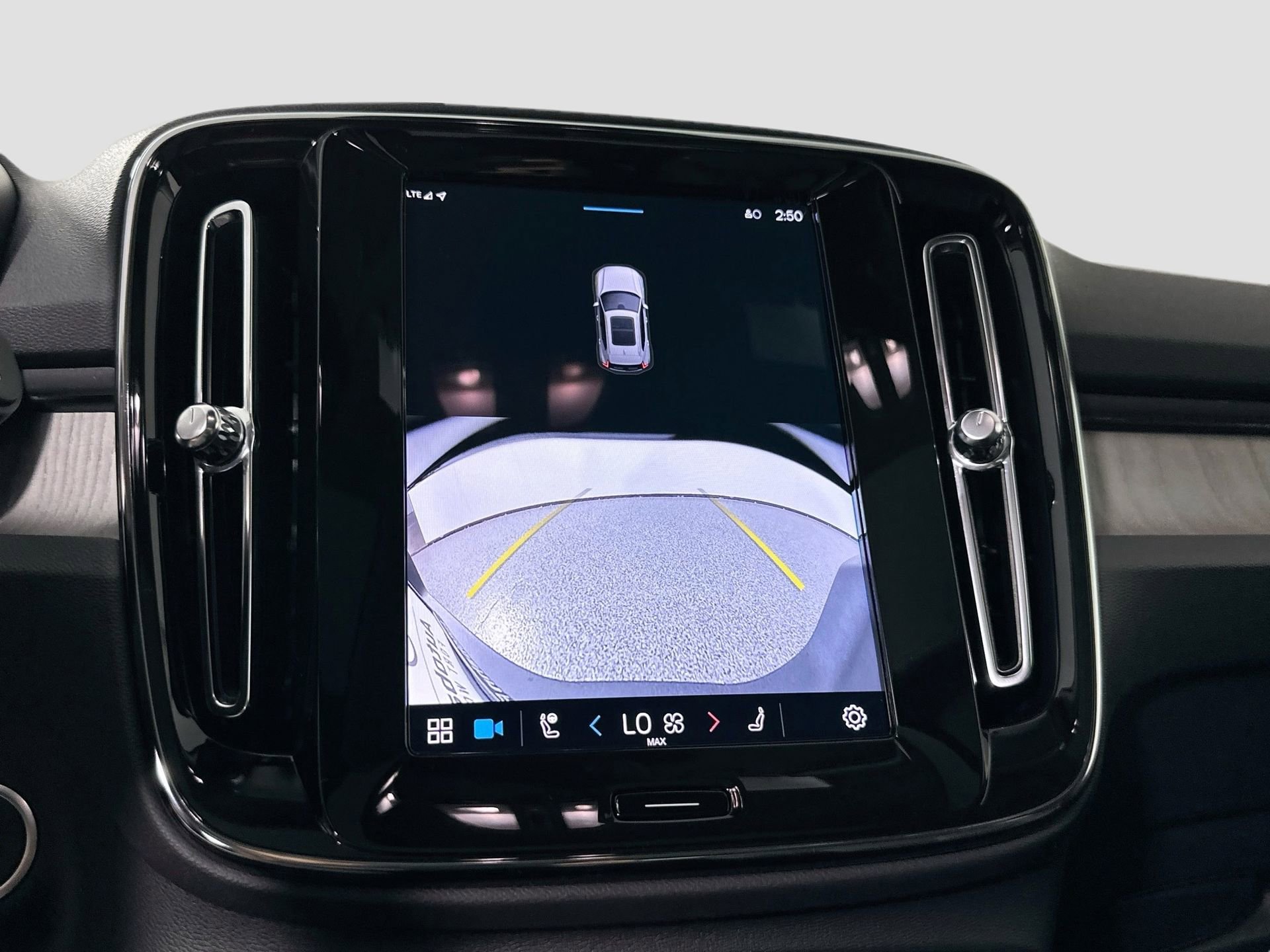 New 2025 Volvo XC40 B5 Core w/ Protection Package Premier image 12