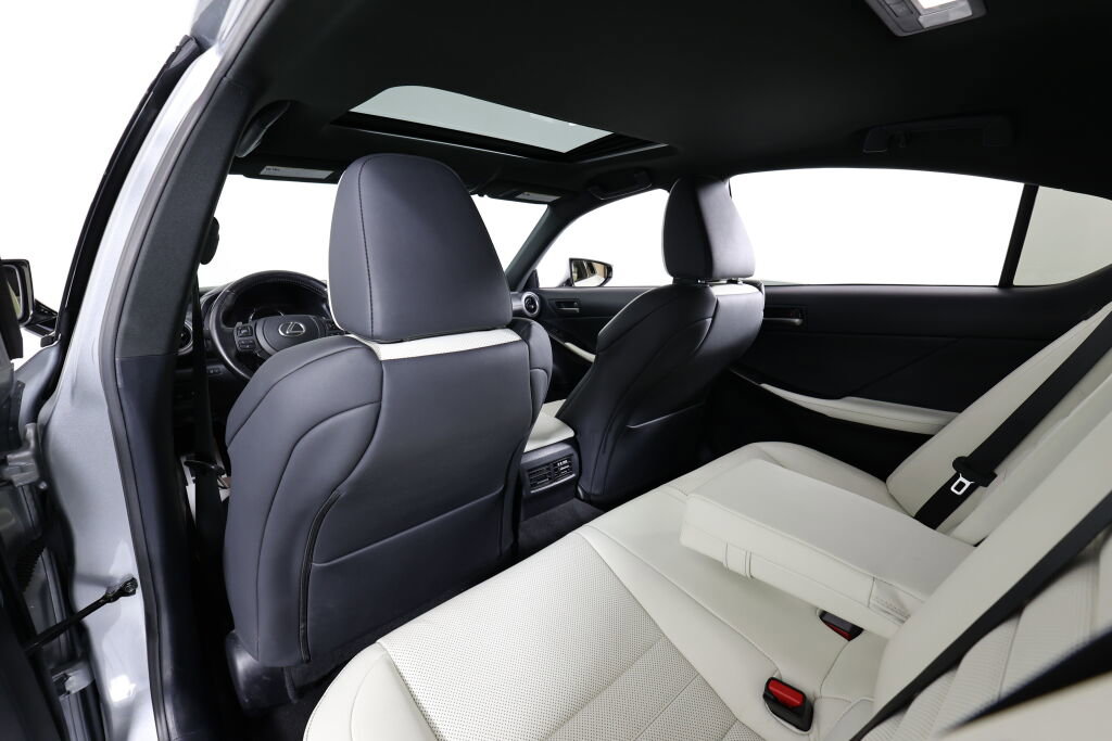 Used 2022 Lexus IS 500 RWD image 14