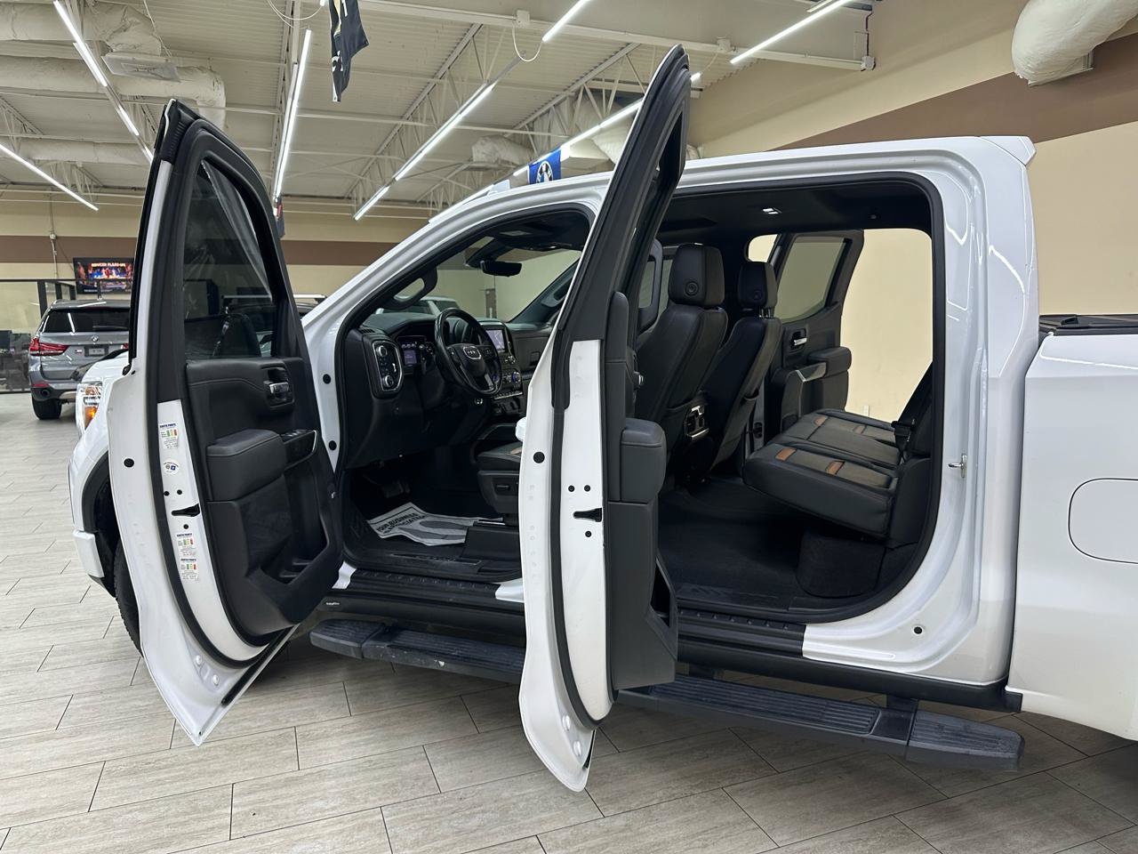 Used 2019 GMC Sierra 1500 AT4 w/ AT4 Premium Package AWD/4WD image 16