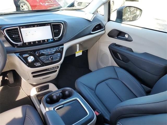 New 2023 Chrysler Pacifica Touring-L FWD image 13
