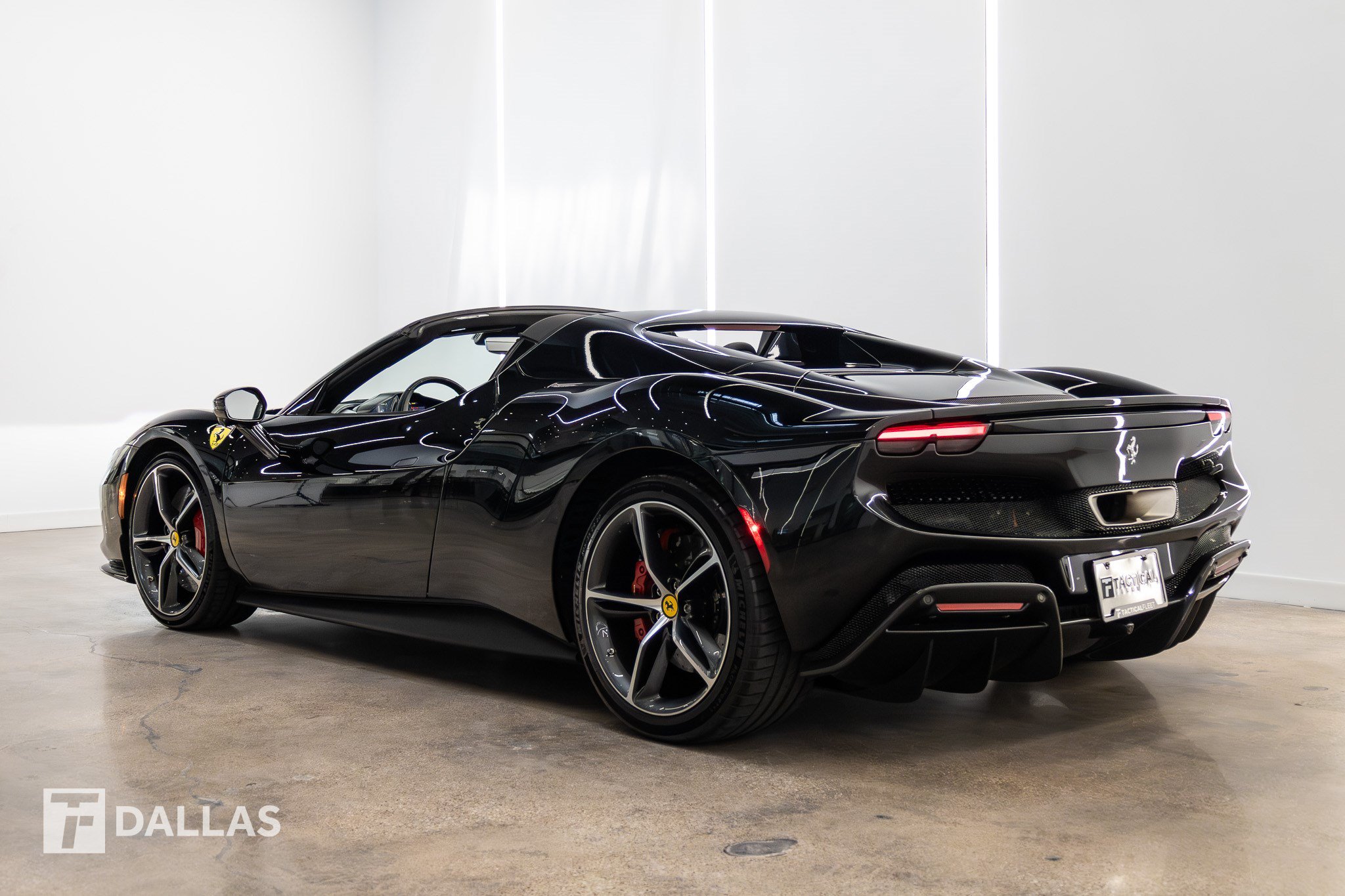 Used 2023 Ferrari 296 GTS RWD image 10