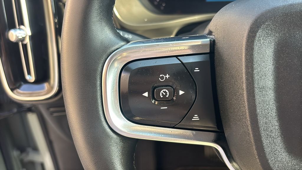 Certified 2024 Volvo XC40 B5 Core image 16