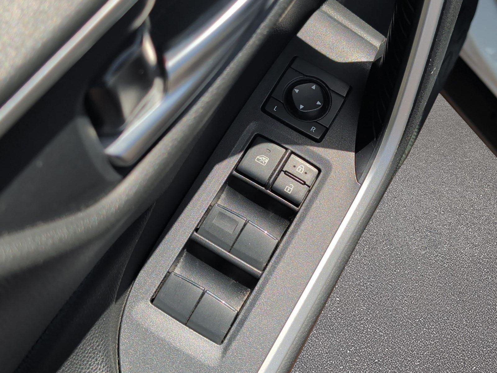 Used 2021 Toyota RAV4 XLE w/ Convenience Package FWD image 9