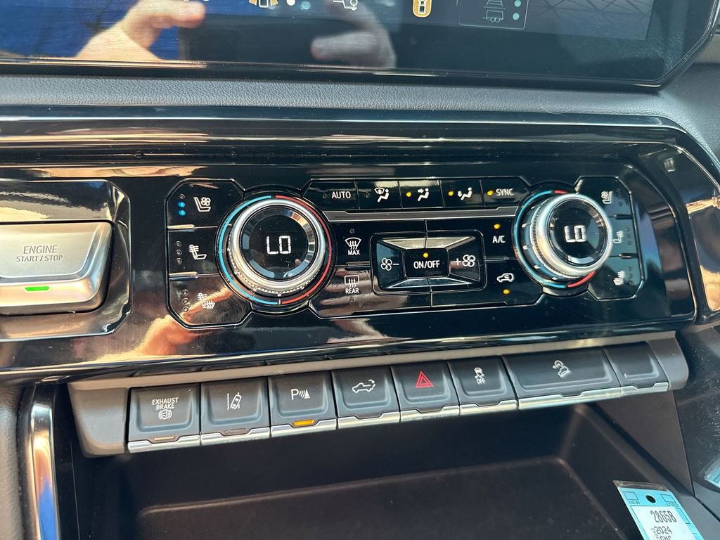 Used 2024 GMC Sierra 2500 AT4 w/ AT4 Preferred Package image 16