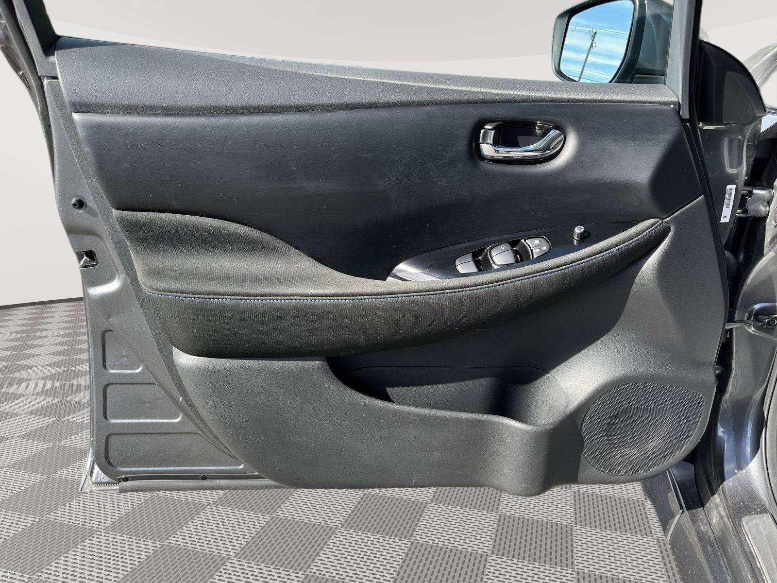 Certified 2025 Nissan Leaf SV Plus FWD image 18