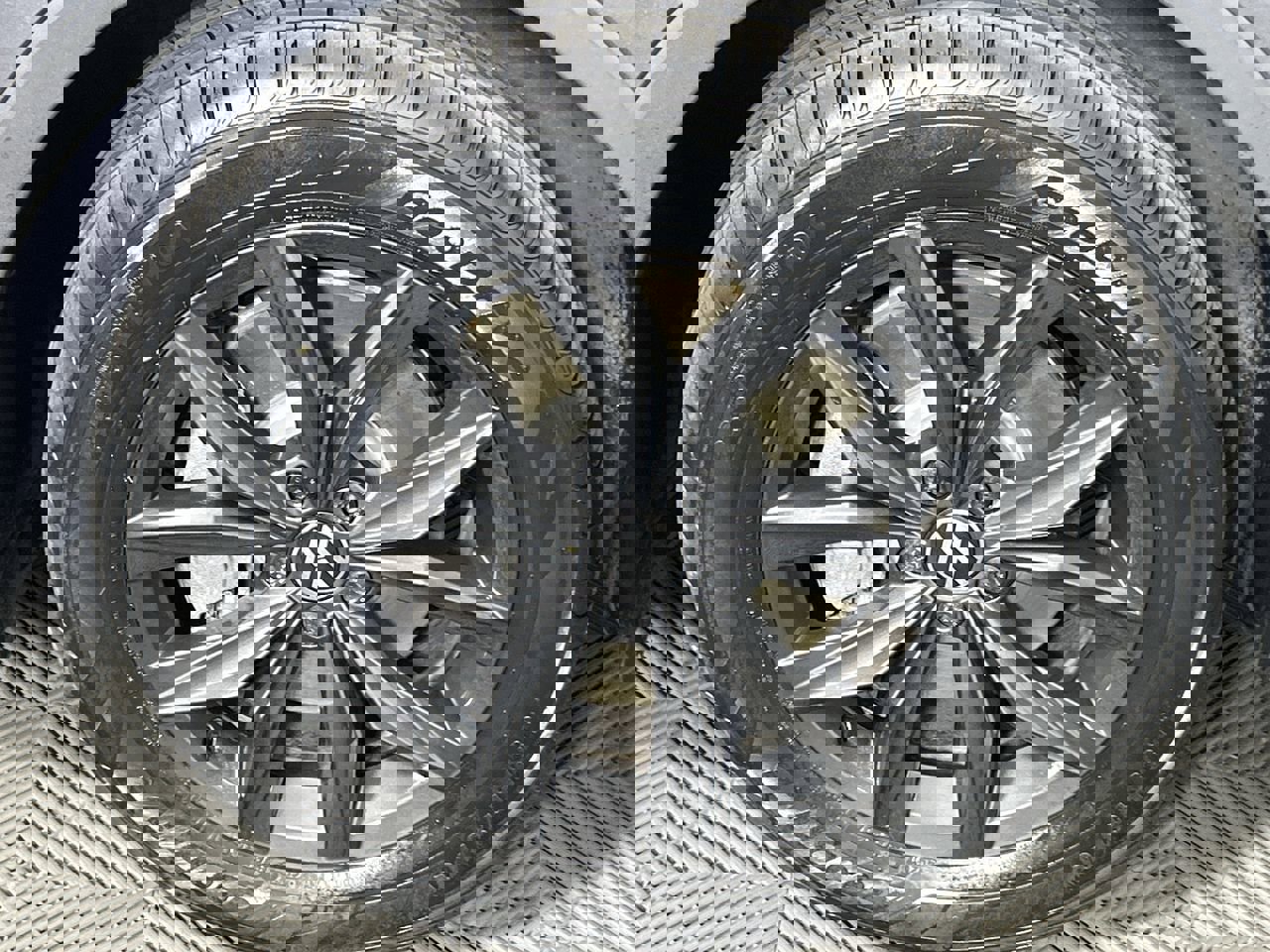 Used 2024 Volkswagen Tiguan Wolfsburg Edition image 10