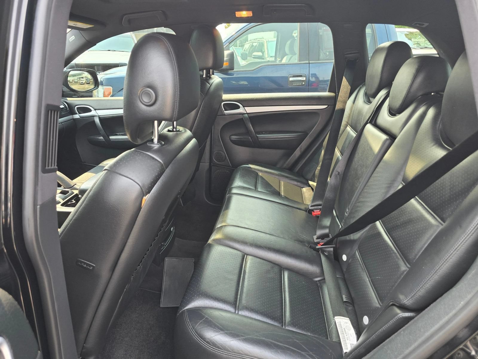 Used 2010 Porsche Cayenne AWD/4WD image 16