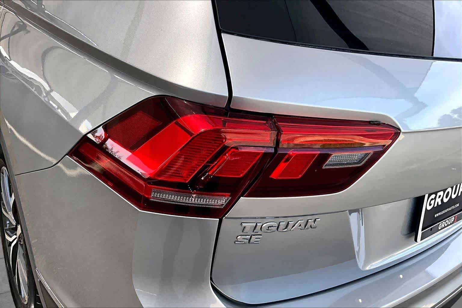 Used 2020 Volkswagen Tiguan SE w/ Panoramic Sunroof Package FWD image 29