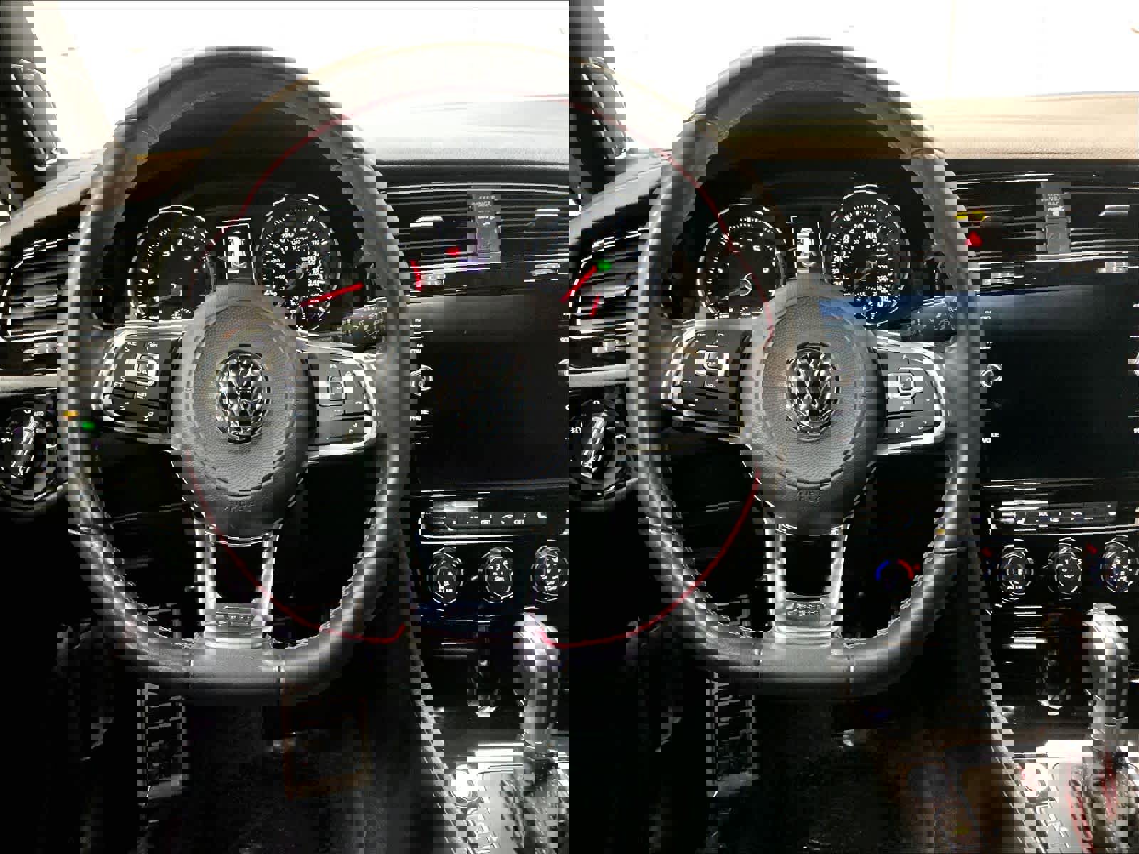 Used 2019 Volkswagen GTI SE image 8