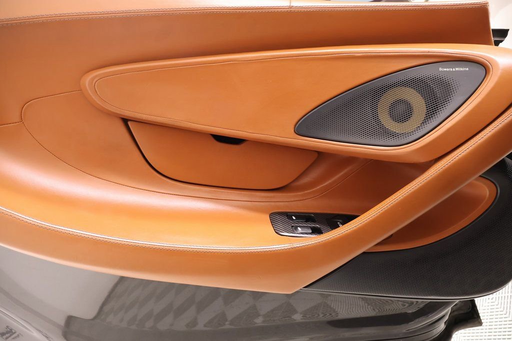 Used 2017 McLaren 570S image 18