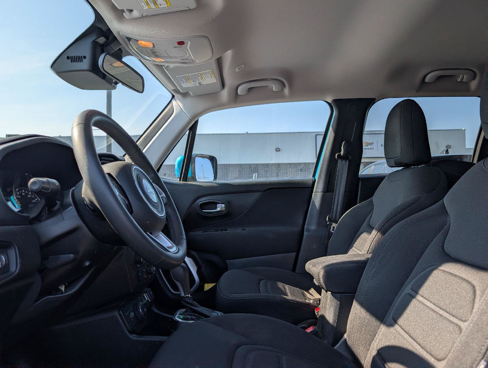 Used 2021 Jeep Renegade Latitude AWD/4WD image 9