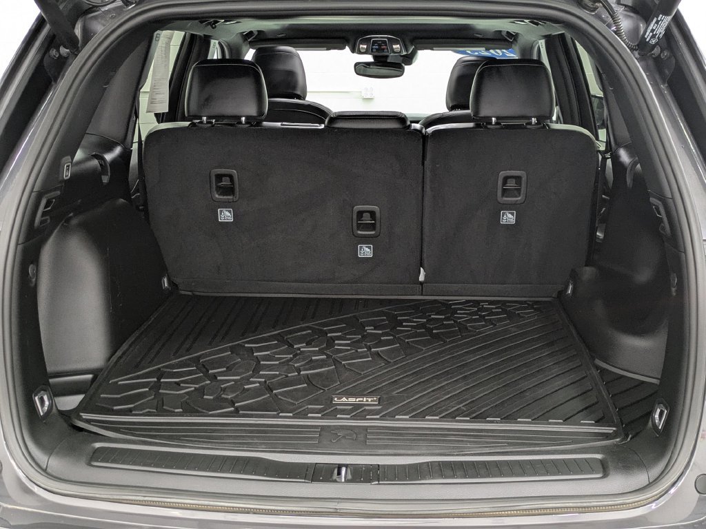 Used 2023 Jeep Grand Cherokee Altitude AWD/4WD image 17