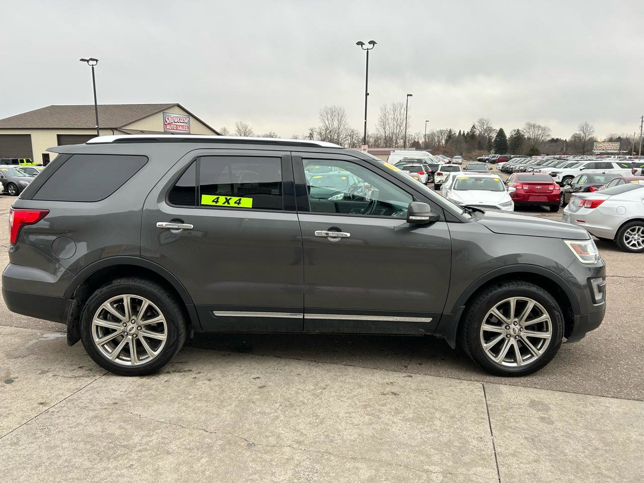 Used 2017 Ford Explorer Limited image 4