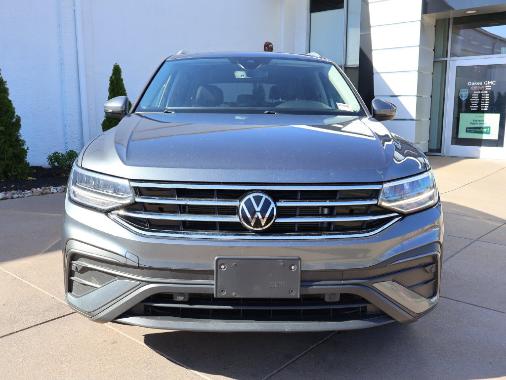 Used 2023 Volkswagen Tiguan SE AWD/4WD image 2