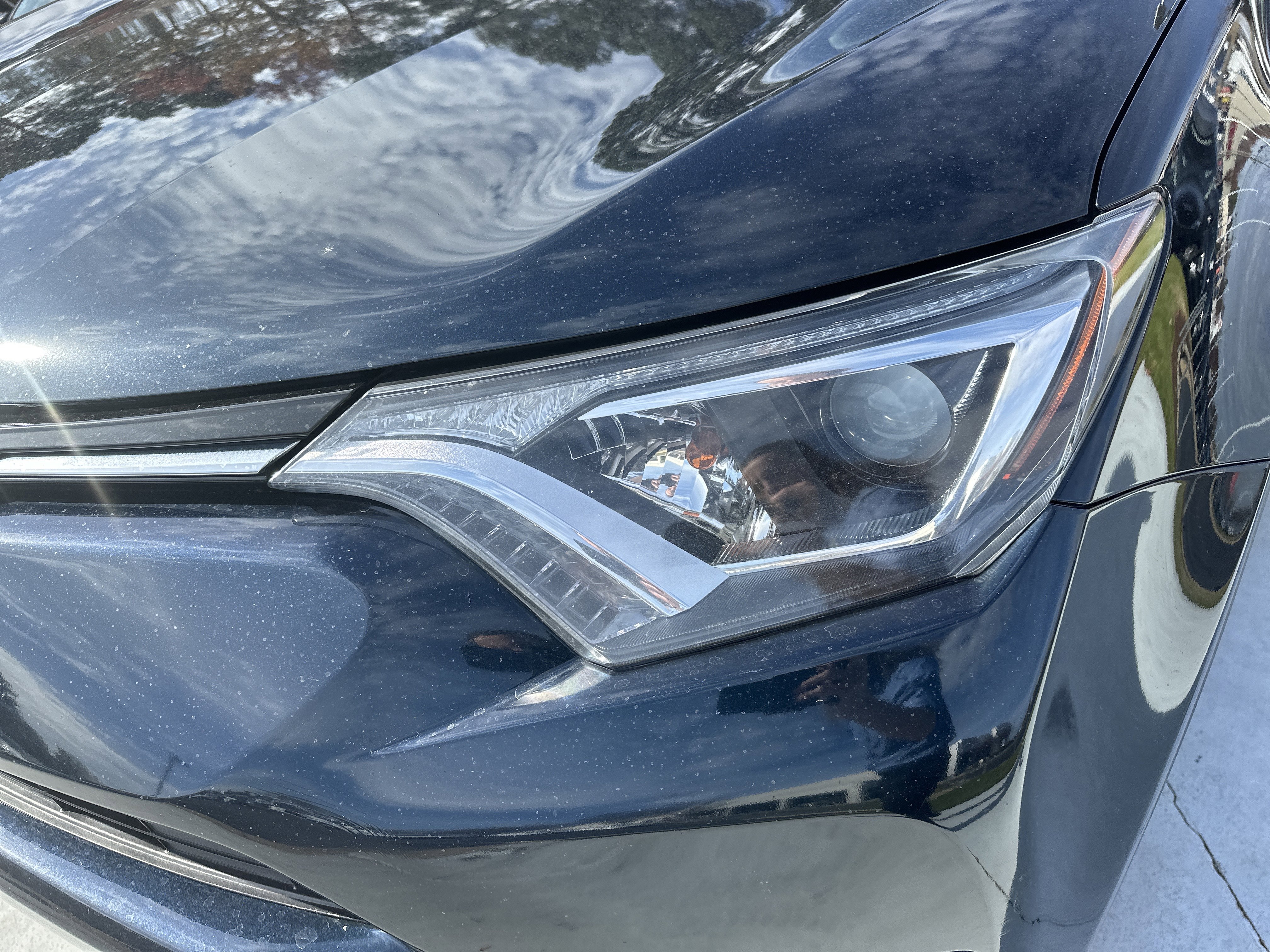 Used 2018 Toyota RAV4 LE image 6