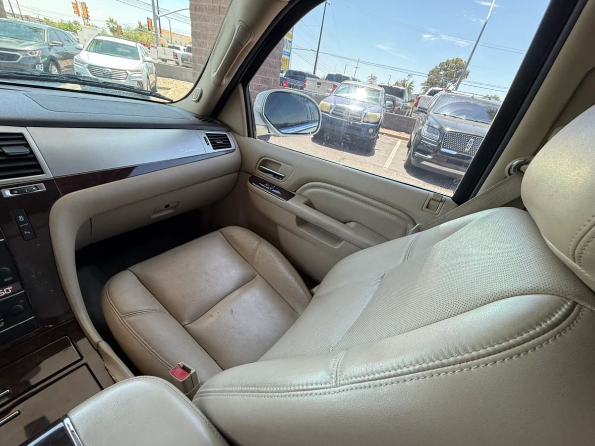 Used 2014 Cadillac Escalade Luxury AWD/4WD image 50