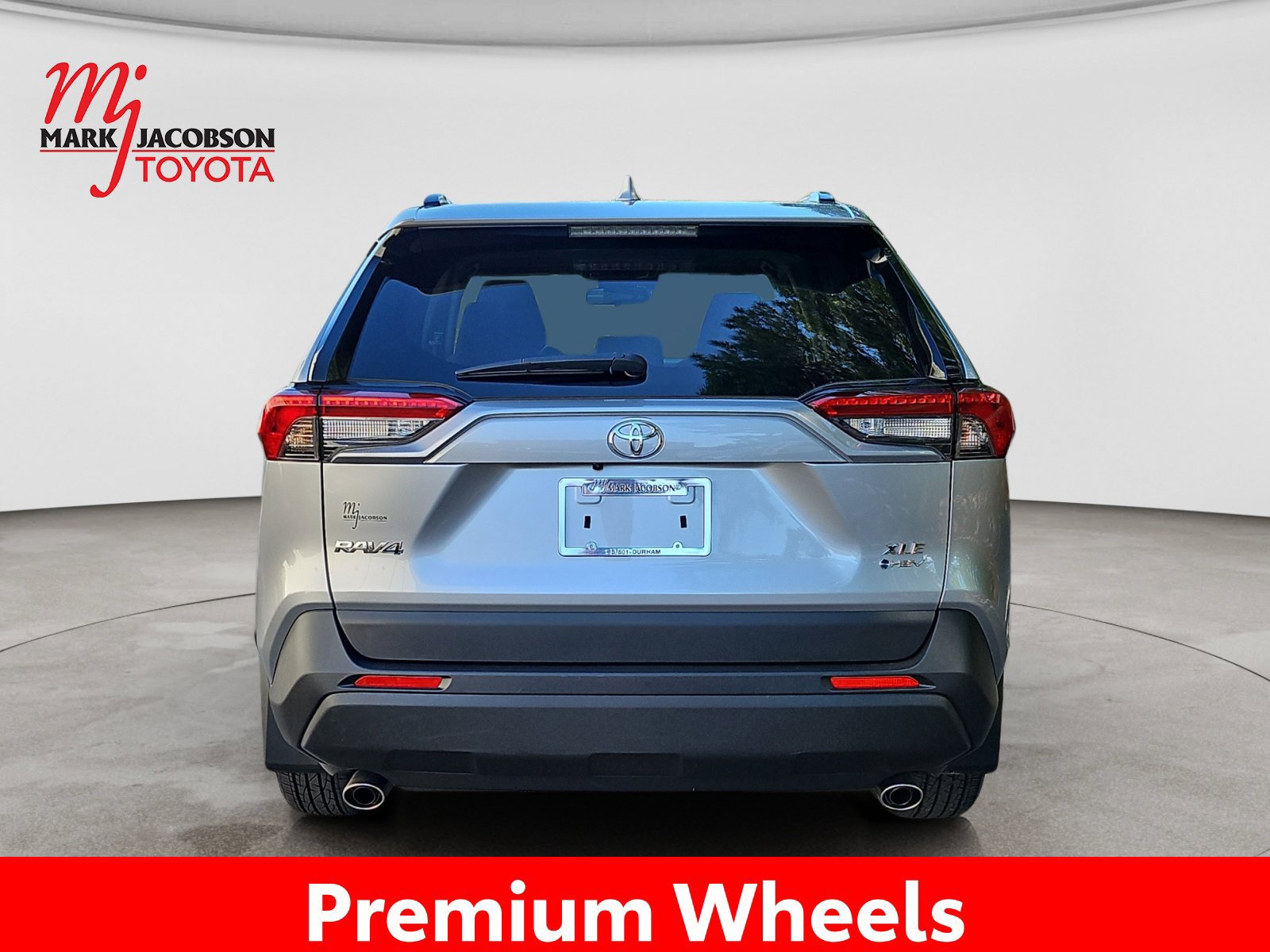 Used 2025 Toyota RAV4 XLE w/ Convenience Package AWD/4WD image 11
